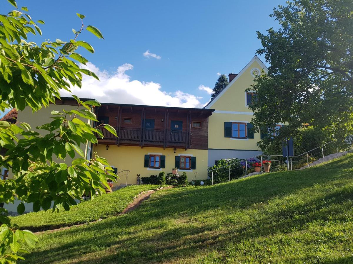 Ferienappartments Landhaus Fuehldichwohl Fehring Bagian luar foto