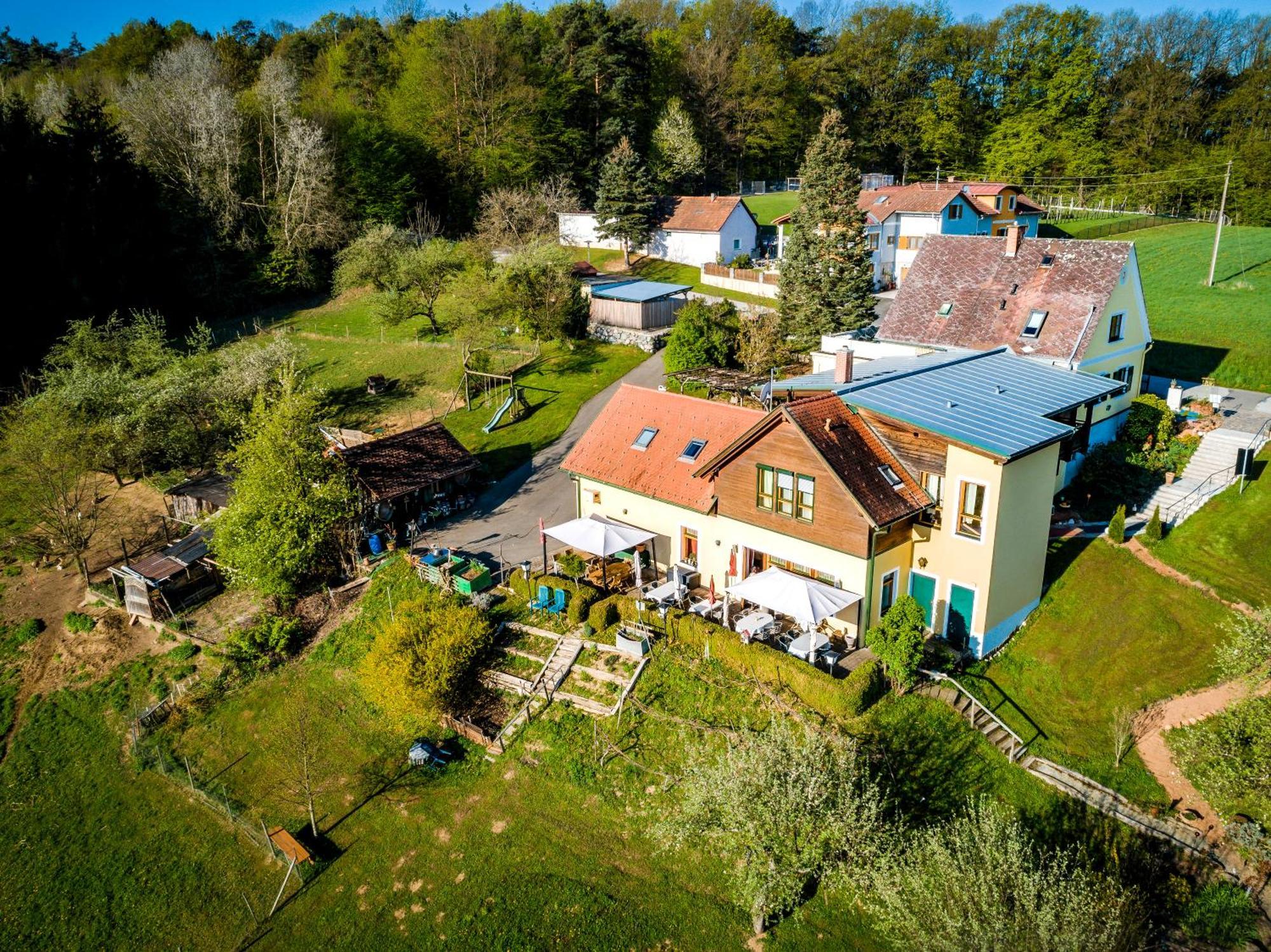 Ferienappartments Landhaus Fuehldichwohl Fehring Bagian luar foto
