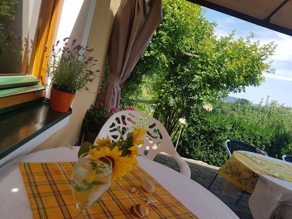 Ferienappartments Landhaus Fuehldichwohl Fehring Bagian luar foto